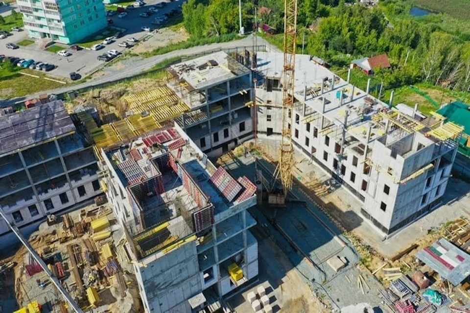 Губернатор Новосибирской области Андрей Травников ответил на критику строительства семи поликлиник. Фото: Правительство НСО
