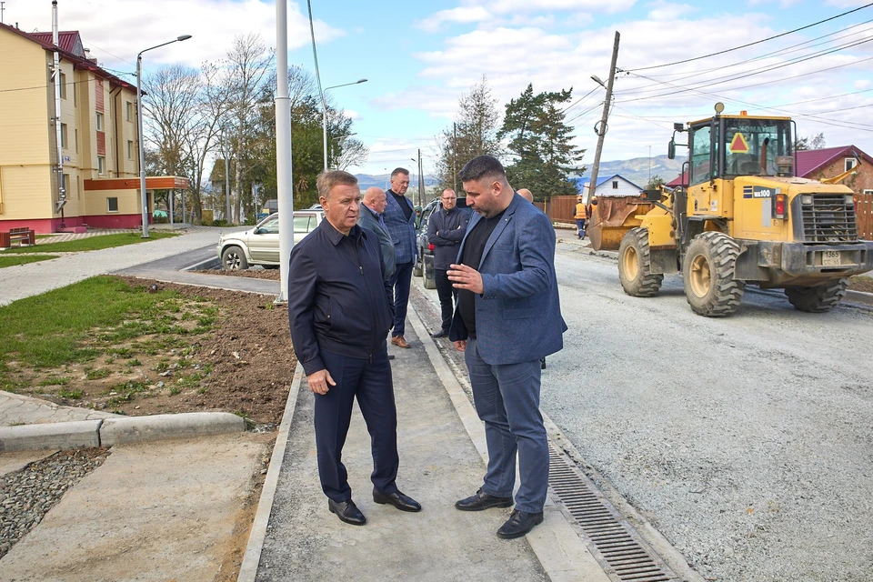 Мэр Южно-Сахалинска потребовал завершить ремонт улицы Зеленой 1 ноября. Фото администрации областного центра