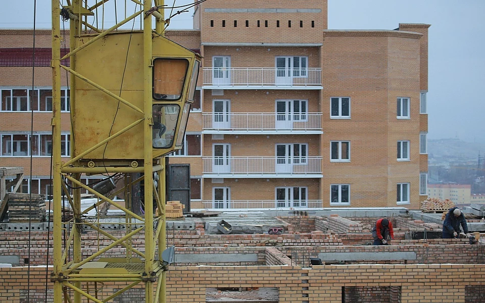В Красноярске до конца года из аварийных домов переселят две тысячи человек