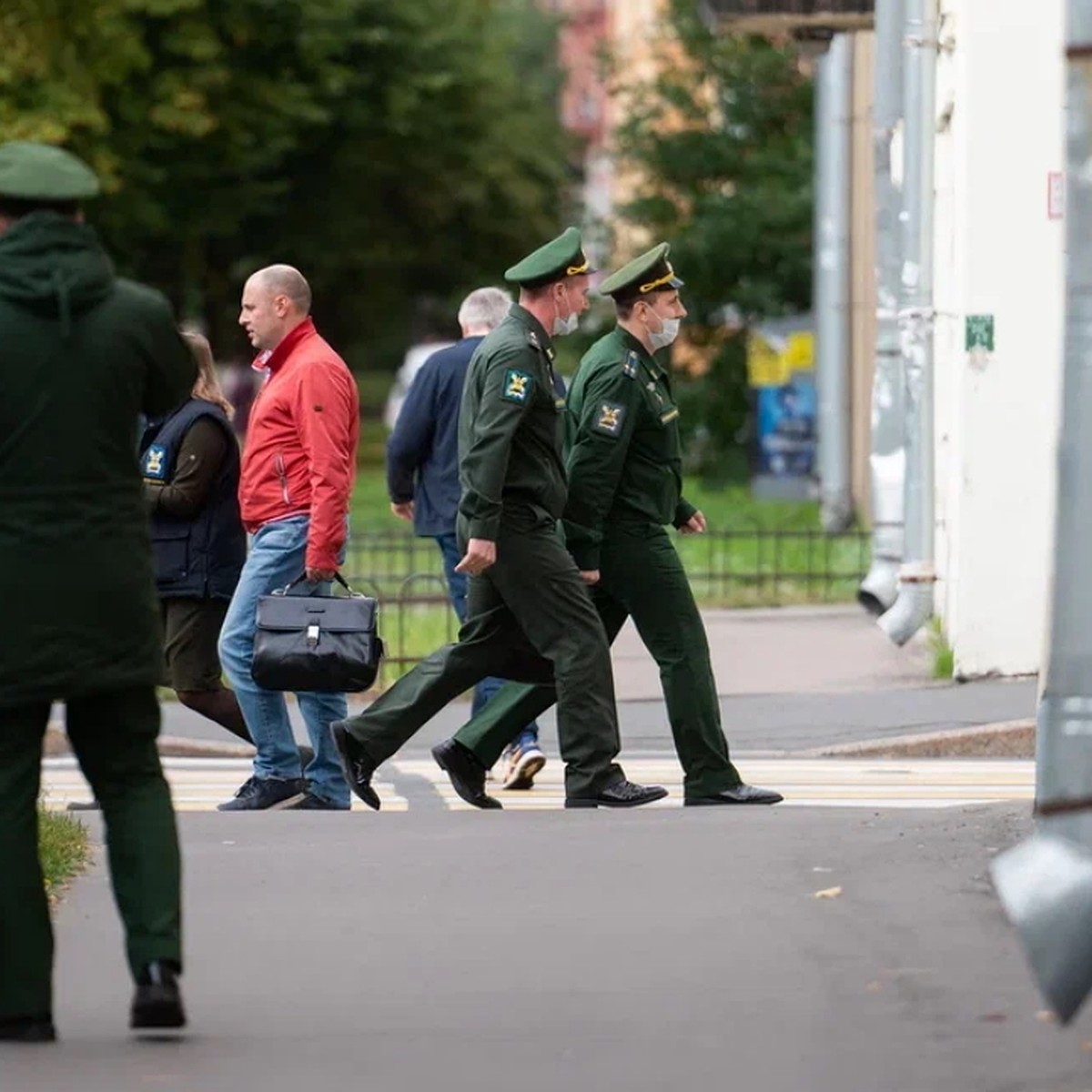 Проверка слуха. Петербуржцам обещают по 300 тысяч рублей за добровольную  отправку на спецоперацию - KP.RU