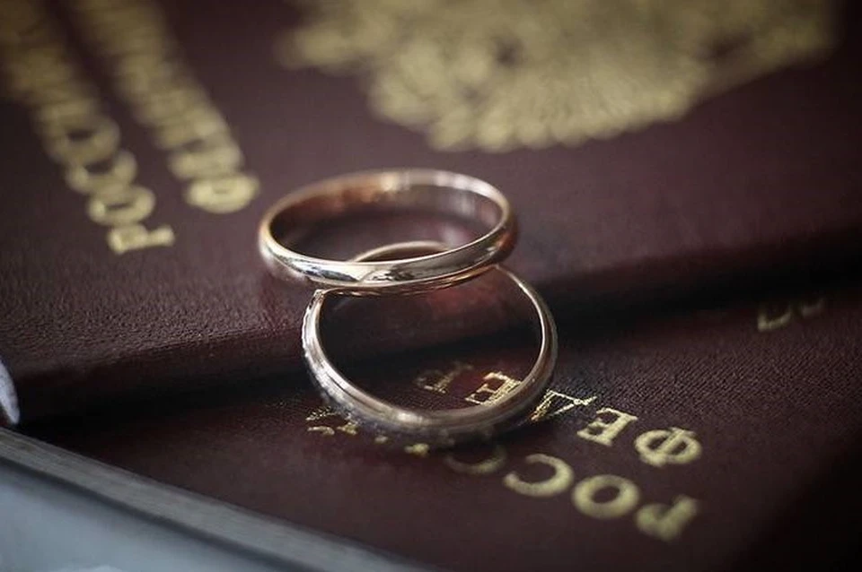 В Сахалинской области ЗАГСы начали регистрировать браки в день обращения. Фото регионального правительства