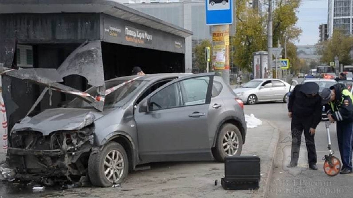 Появилось видео последствий ДТП на площади Карла Маркса в Перми - KP.RU