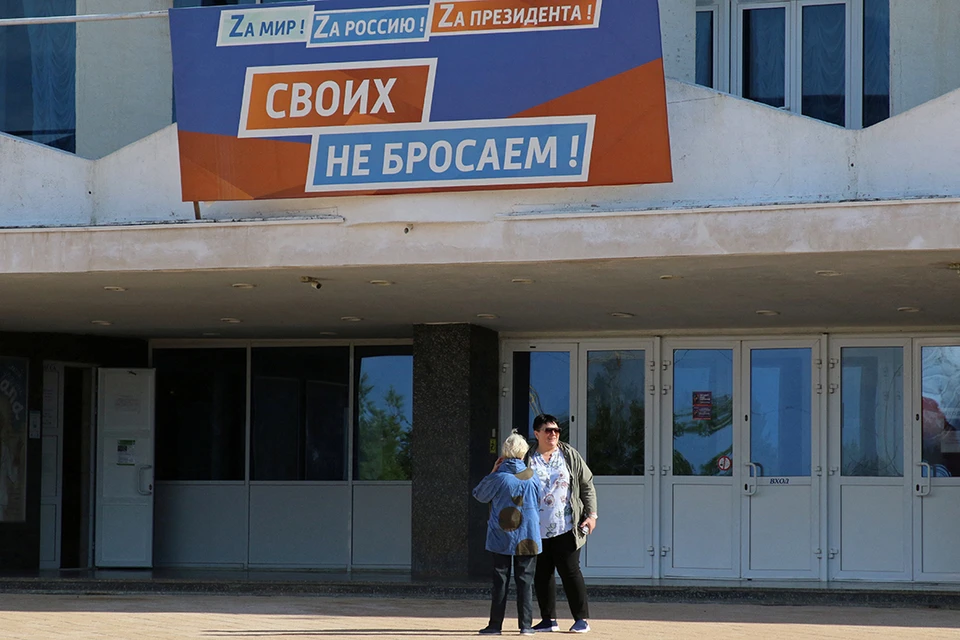 Немецкий журналист, приехавший на Донбасс наблюдать за референдумом, заявил, что большинство граждан ЛДНР "хотят обратно в Россию".