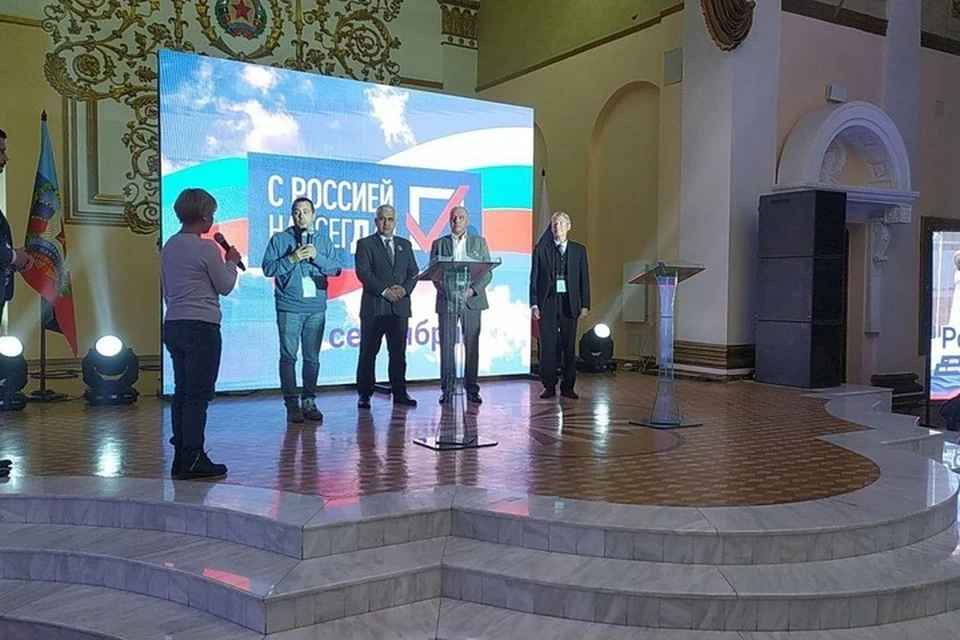 Очередная группа международных наблюдателей в составе пяти человек начала работать на референдуме в ЛНР. Фото: ЛИЦ