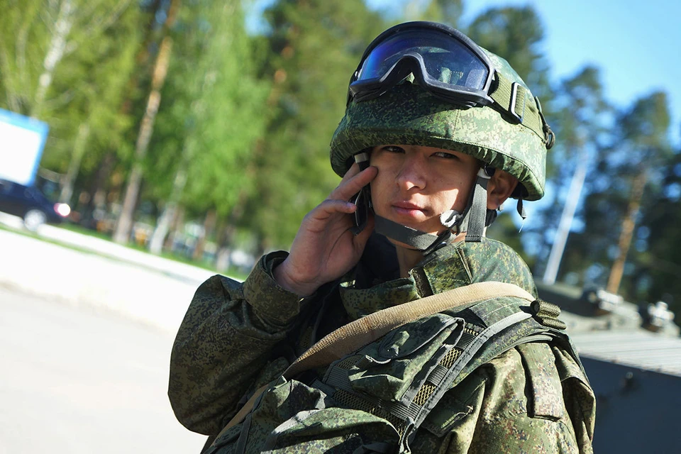 Mobilized Russians will be able to take a push-button telephone with them to the unit.