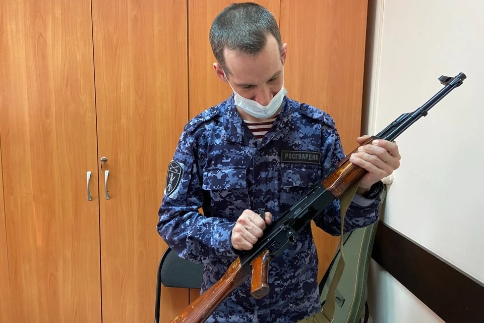 Мобилизованным новосибирцам предложили сдать личное оружие на хранение во время службы. Фото: Росгвардия.