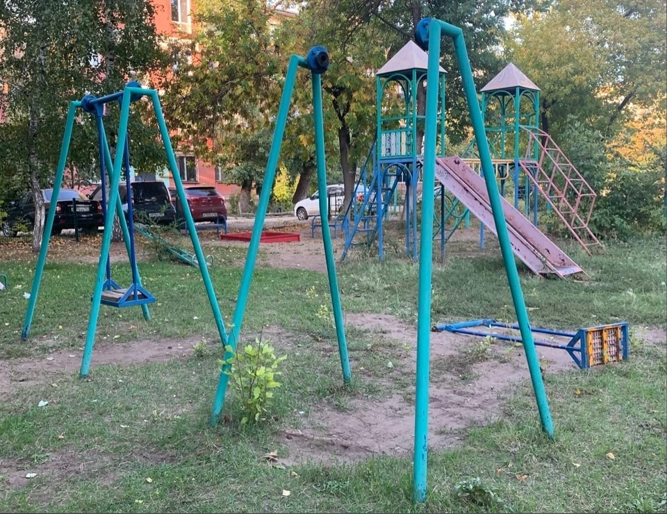 Новая "игрушка" путешествует по двору. Фото: "Честная Самара"