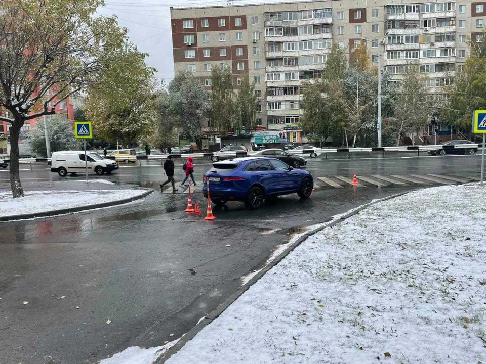 В Тюмени водитель сбил женщину, не увидев ее из-за снегопада.