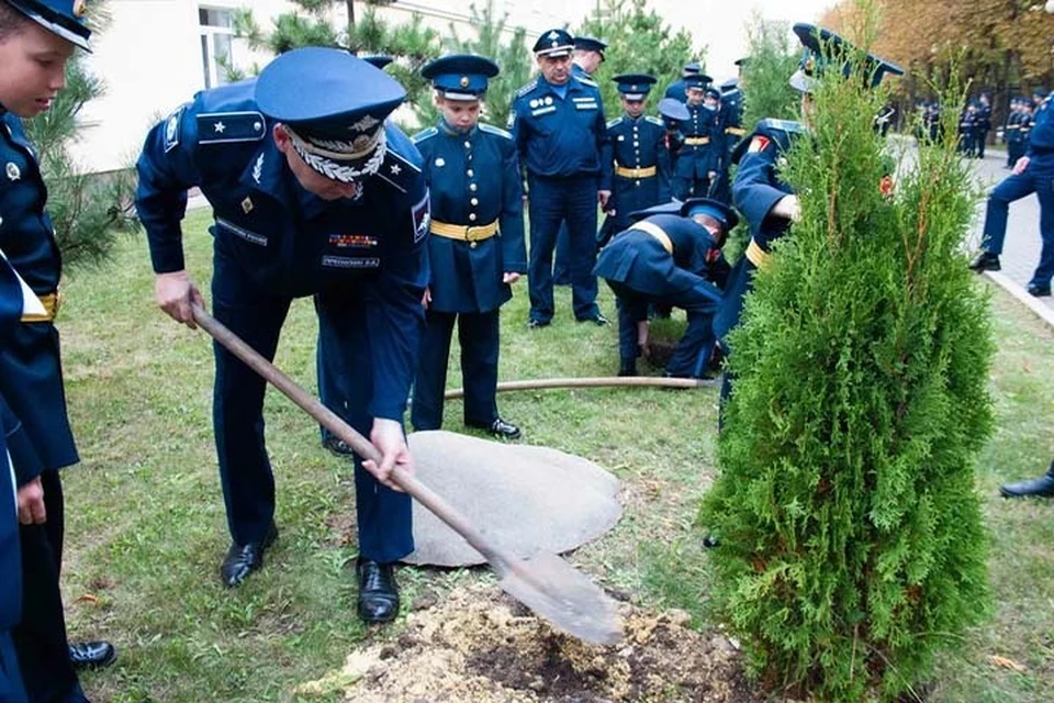 В Ставрополе появилась своя «Аллея Ангелов», в память о погибших в Донбассе детях. Фото: пресс-служба Ставропольского президентского кадетского училища