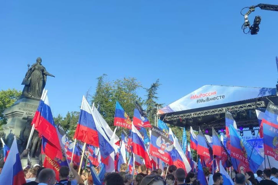 В Симферополе прошел праздничный концерт в честь принятия освобожденных территорий в состав России