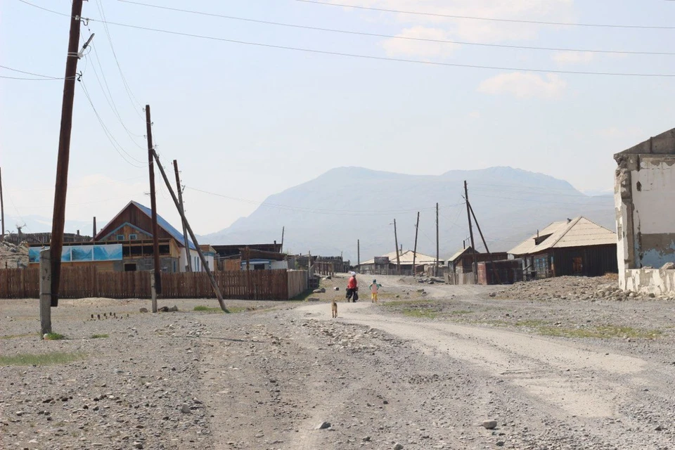 Село было почти полностью разрушено землетрясением.