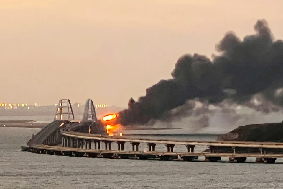 Видео взрыва на Крымском мосту 8 октября 2022