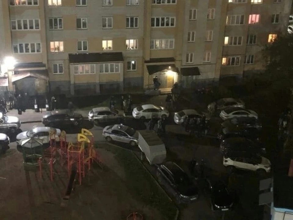 Фото: тело 12-летней девочки нашли в подъезде многоквартирного дома в Костроме/соцсети, фото очевидца