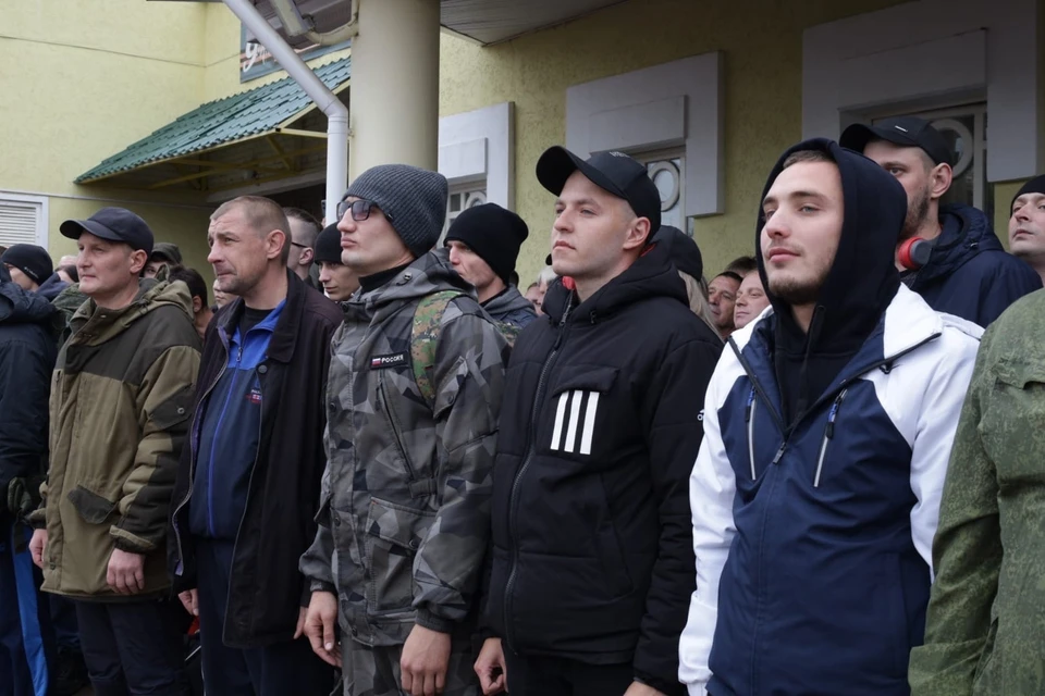 В общей сложности с предприятия мобилизовали 13 человек, также четверо ушли добровольцами.