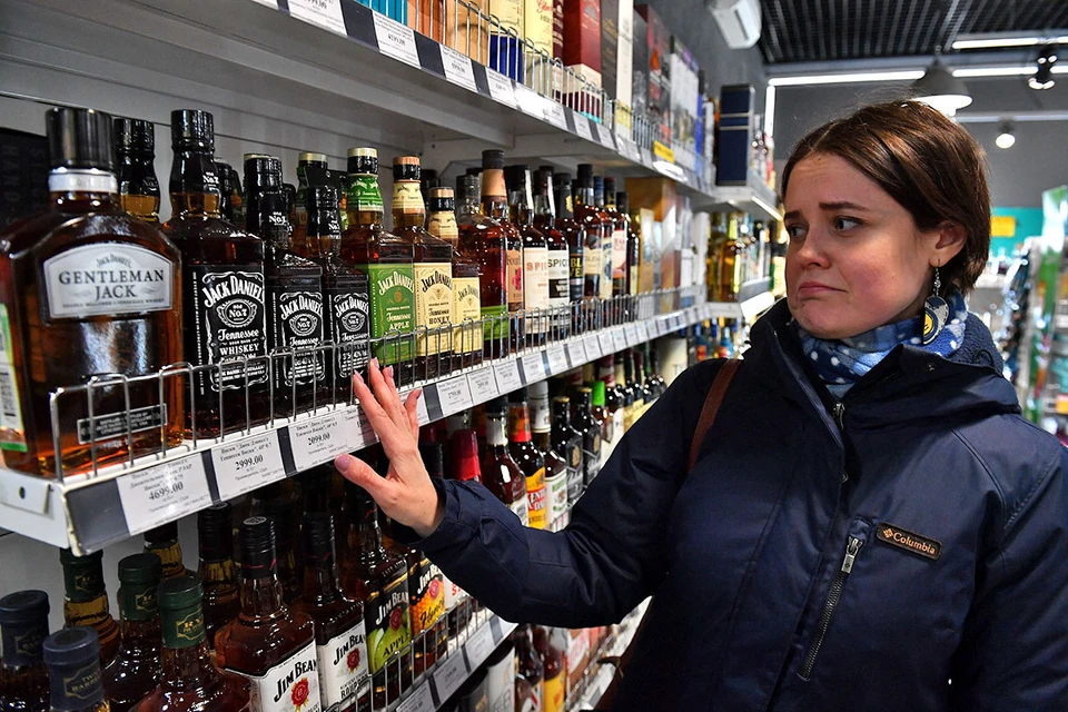 Representatives of retail chains are frightening: the New Year's table will now be without imported alcohol.
