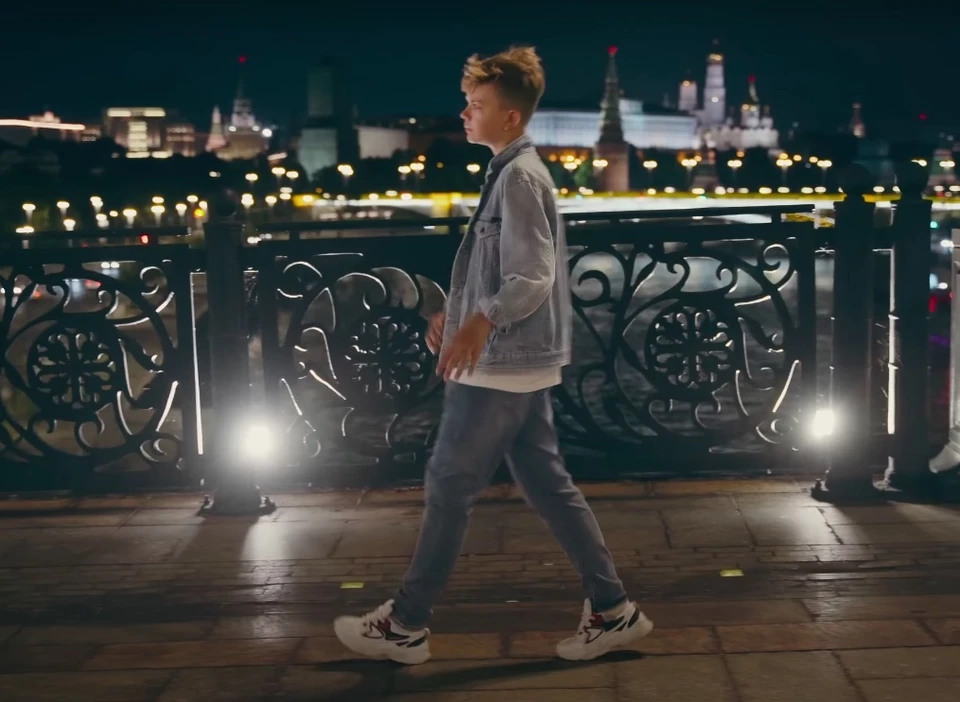 Клип «Вот и седая ночь» о первой любви сняли в ночной Москве. Фото - скрин клипа