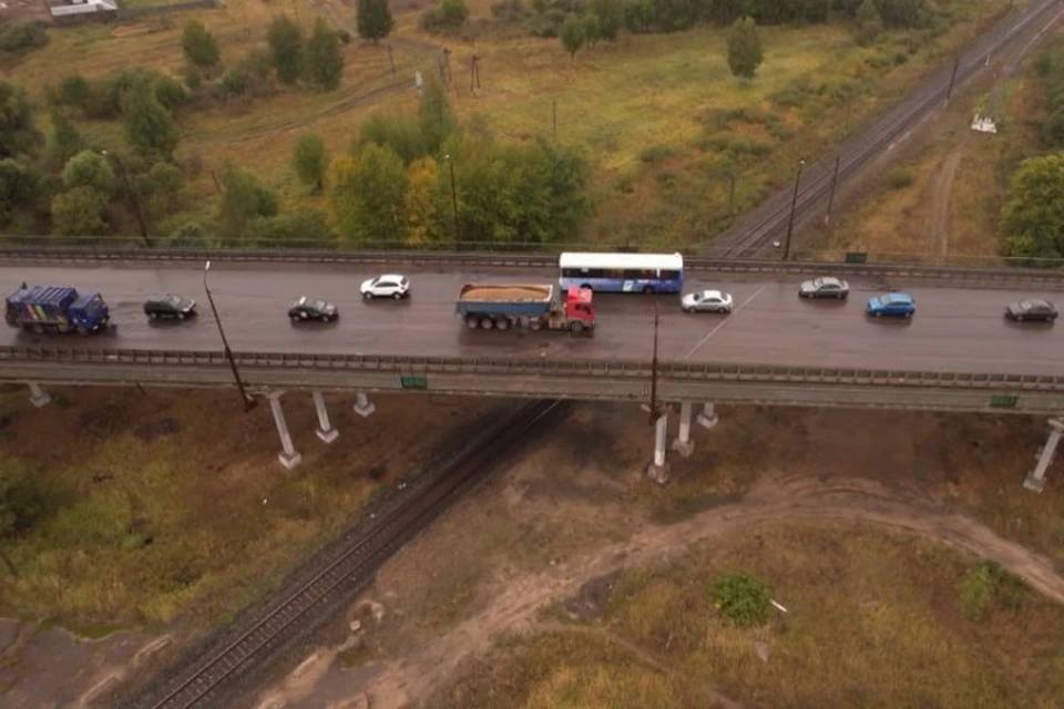 Суринский путепровод планируют отремонтировать в 2022 году. ФОТО: скрин с видео ГТРК «Ярославия»