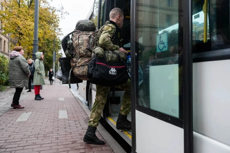 Средства начали поступать на карты военнослужащих уже с 12 октября.