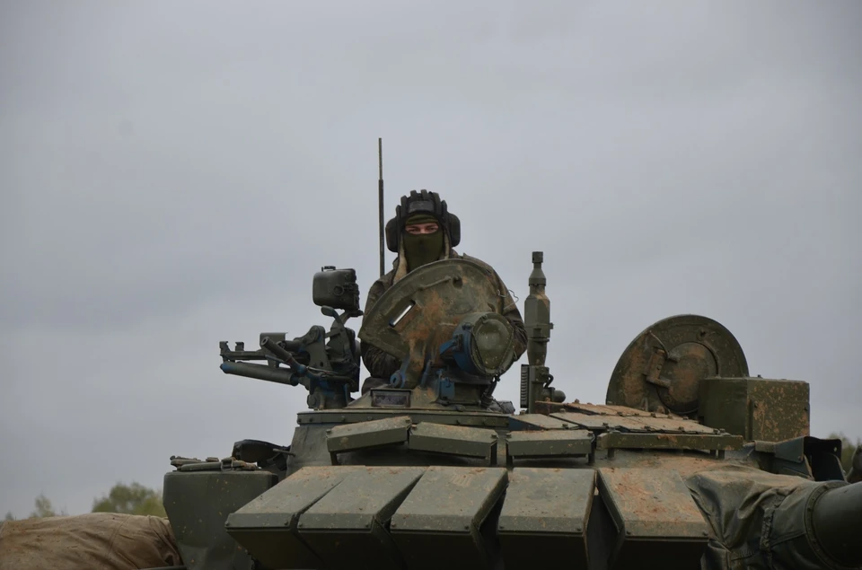Сейчас военный продолжает служить по контракту