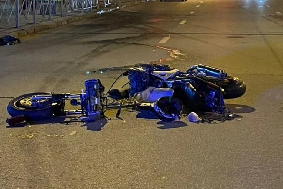 В сочи разбился мотоциклист. Мотоциклист разбился в Новосибирске. Ведущий разбился на мотоцикле. Мотогонщик диабло разбился.