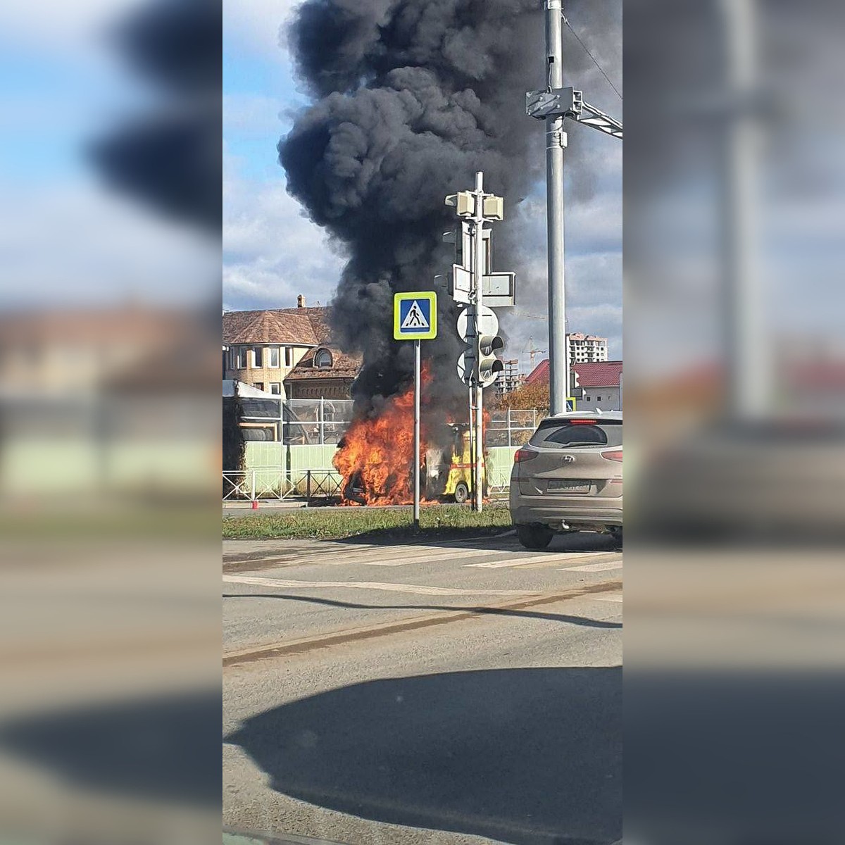 В микрорайоне Ива в Перми загорелась машина скорой помощи - KP.RU