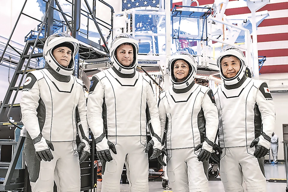 Экипаж Crew Dragon (слева направо): Анна Кикина, Джош Кассада, Николь Манн и Коити Ваката. Фото: SpaceX/Wikimedia Commons