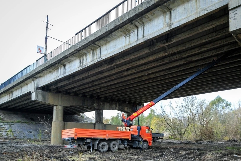В Липецке начали ремонтировать Октябрьский мост