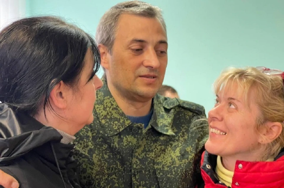 Военнослужащие Республики, долгое время удерживаемые в украинских застенках, наконец увиделись со своими близкими. Фото: телеграм-канал Дениса Пушилина