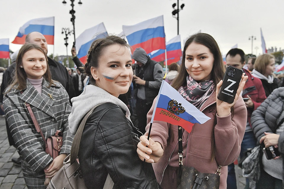 Абсолютное большинство россиян поддерживают спецоперацию. Это доказывают и соцопросы.