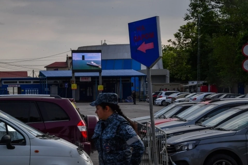 На Керченской переправе курсируют семь паромов, в том числе два железнодорожных