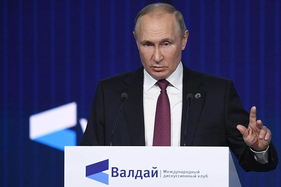 Путин рассказал, что допускает нарушение конфиденциальности с французской стороны при телефонных переговорах с Эммануэлем Макроном.