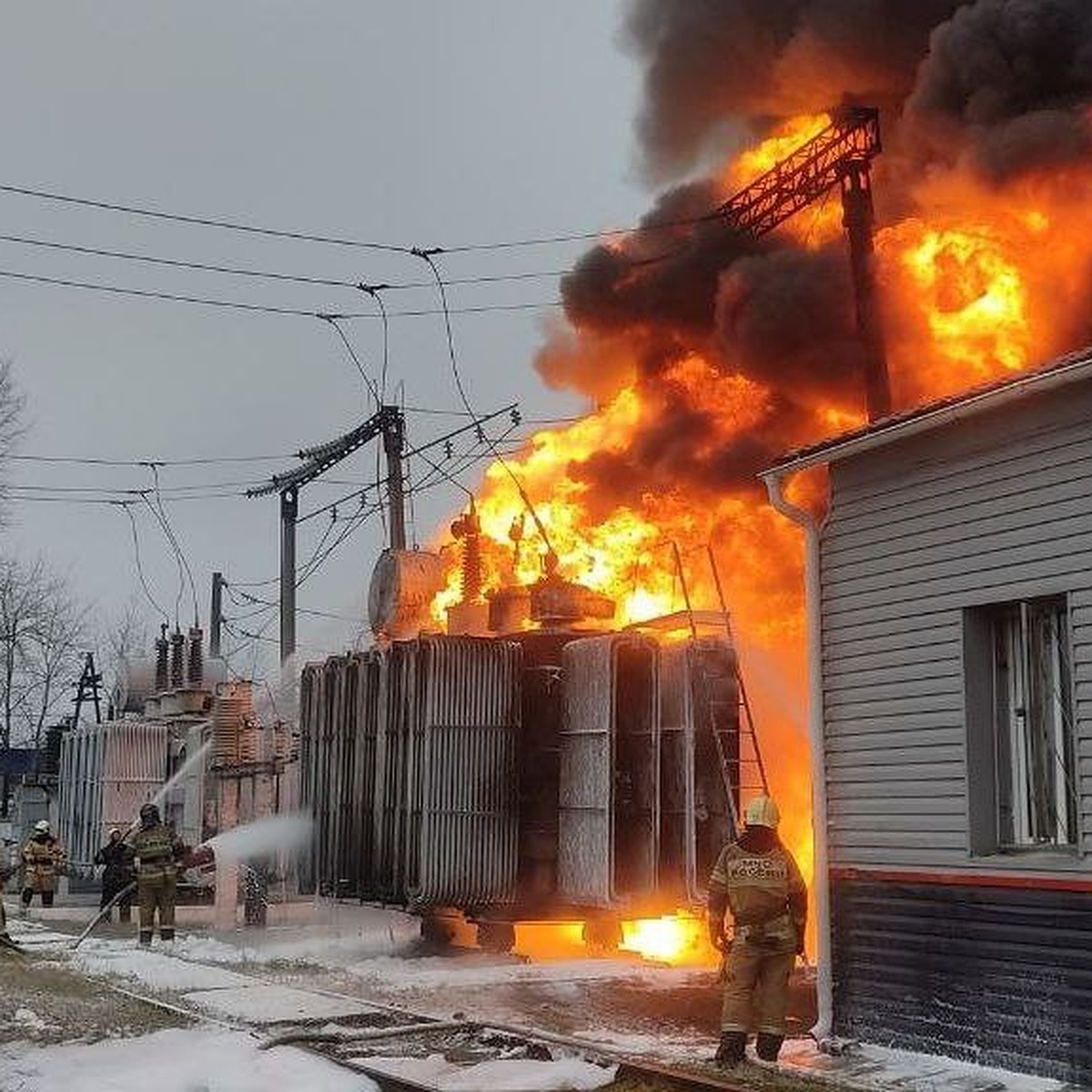 Электрическая подстанция вспыхнула в Нижнем Новгороде утром 29 октября -  KP.RU