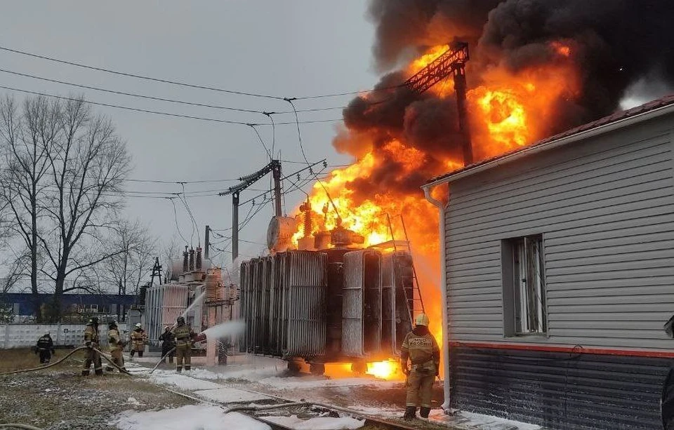 Пожар вспыхнул около половины седьмого утра.