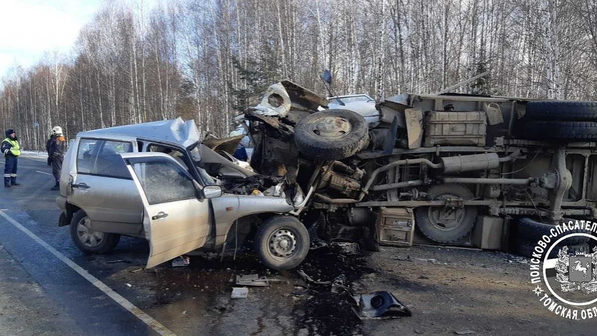 На трассе Томск-Асино водитель легкового автомобиля погиб в ДТП - KP.RU