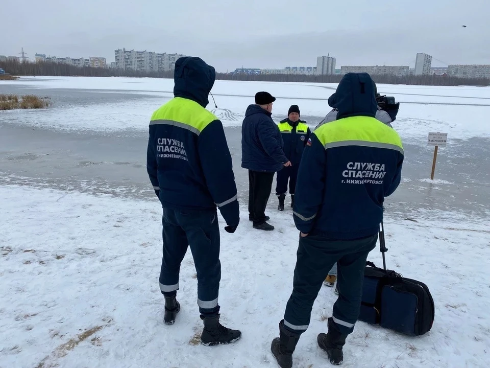 Жителям Нижневартовска запретили выходить на лёд Комсомольского озера Фото: МКУ г. Нижневартовска «Управление по делам ГО и ЧС»