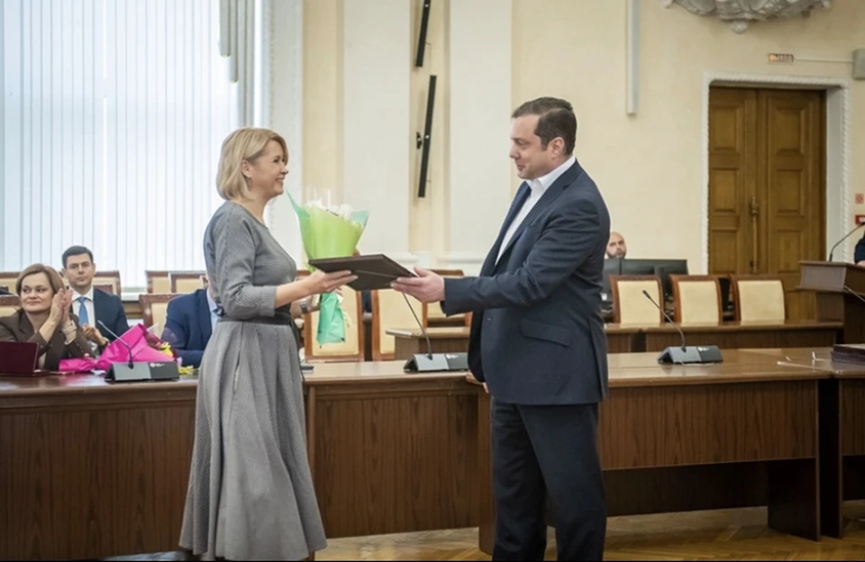 Алексей Островский вручил госнаграды отличившимся смолянам. Фото: страница губернатора Алексея Островского в соцсетях.
