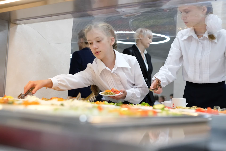 Установлена новая стоимость питания в школах Петербурга на 2023 год