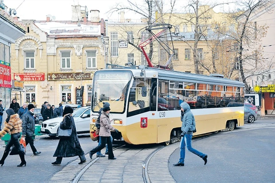 Движение трамваев на Комиссариатском мосту в Москве восстановили