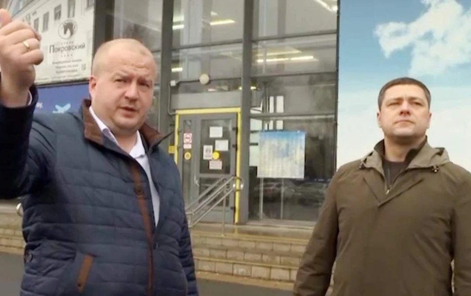 Глава Пскова Борис Елкин и губернатор Псковской области Михаил Ведерников посетили аэропорт