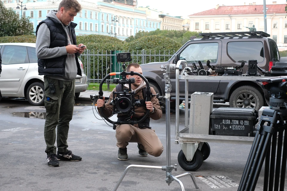 Спб 13 ноября. Съёмки фильма на набережной в Питере. Съемки фильма ограничат движение.. Съемки фильма в Кировском районе. Перекрытие дороги для съемки фильма.