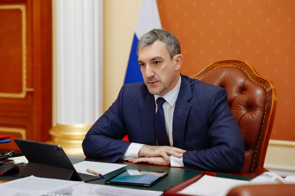 Губернатор Василий Орлов ответил на вопросы жителей области в соцсетях. Фото: пресс-служба правительства Амурской области.