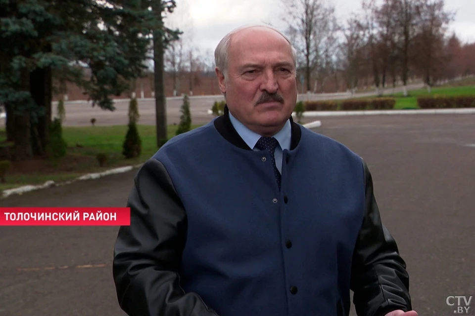 Лукашенко сказал, что сделает со своей трудовой книжкой. Фото: СТВ