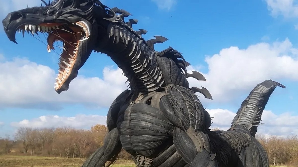 Житель Кубани, создавший гигантского дракона из покрышек, поделился планами | АиФ Краснодар