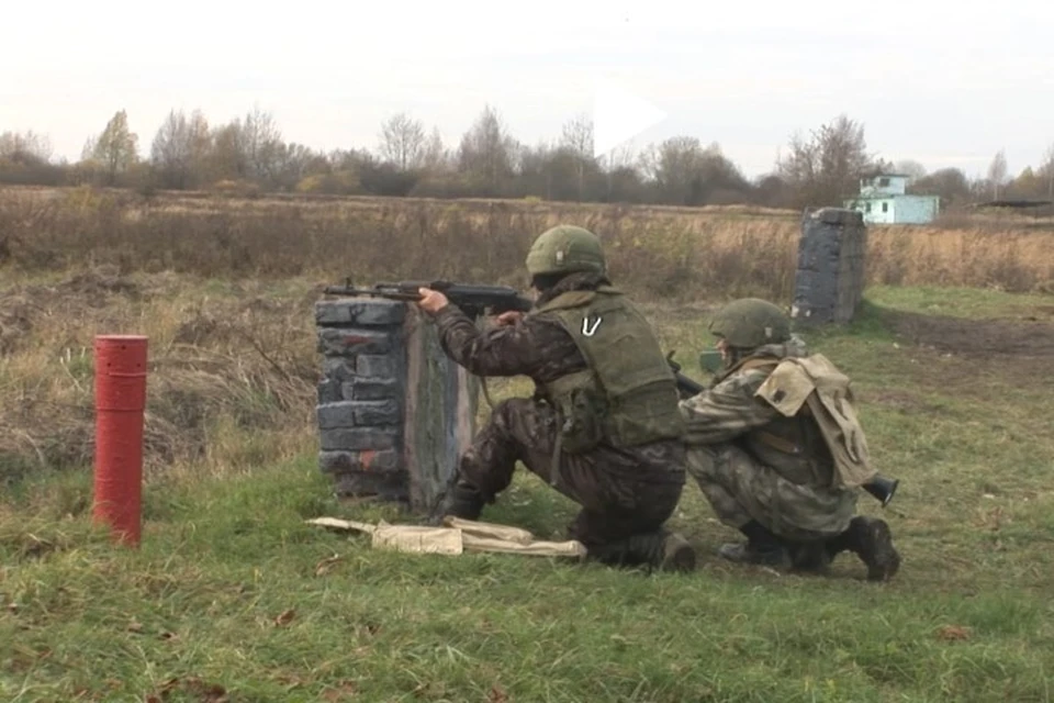 Отработка стрельбы в составе боевой пары.