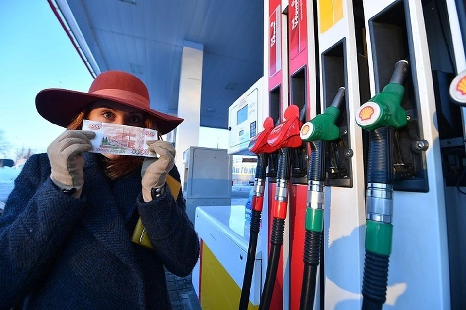 На данный момент дизельное топливо можно приобрести за 53,04 рубля за литр.