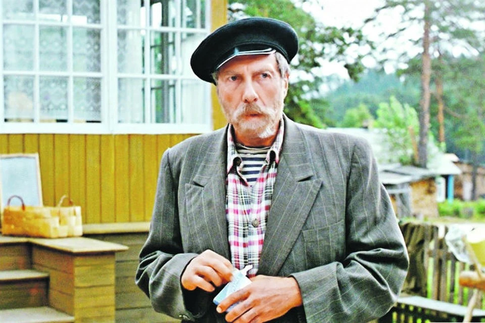 Незабываемого дядю Митю в картине сыграл блестящий Сергей Юрский. На момент выхода фильма ему было 48 лет.