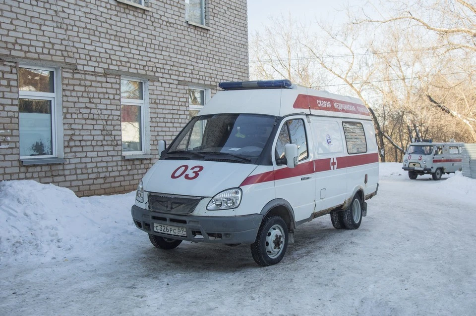 В Нижнем Новгороде из-за снегопада "скорая" застряла в сугробе