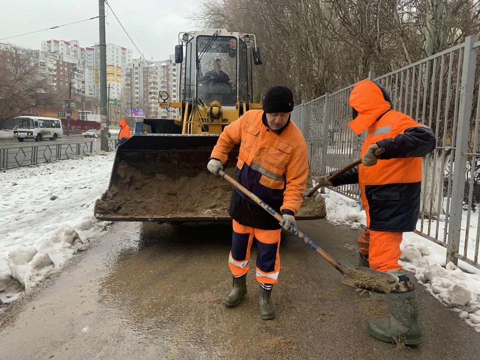 На улицы Самары сегодня вышли свыше 3 тысяч дворников и более 200 единиц техники