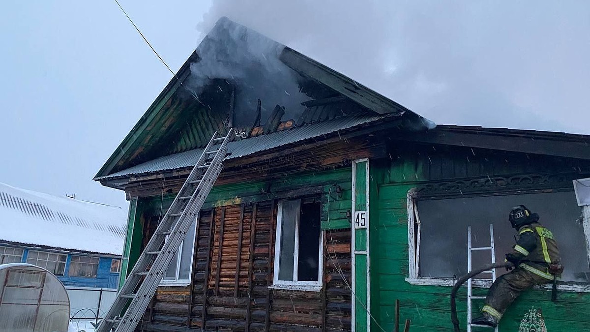 В Шахунье сгорел частный дом: погиб мужчина, две маленькие девочки  пострадали - KP.RU