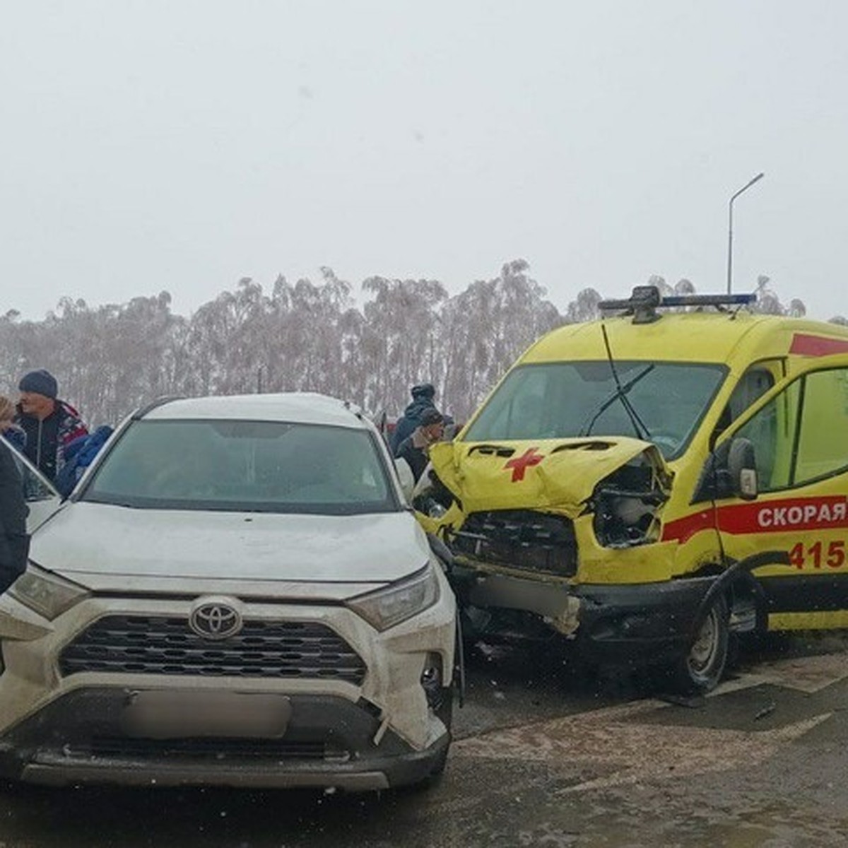 В результате ДТП со «скорой» на трассе в Татарстане погибла медсестра -  KP.RU